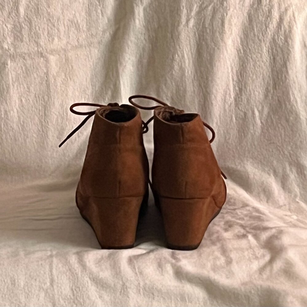 CityClassified Wedge Heel Suede-Like Ankle Boots Size 8 - Picture 4 of 7